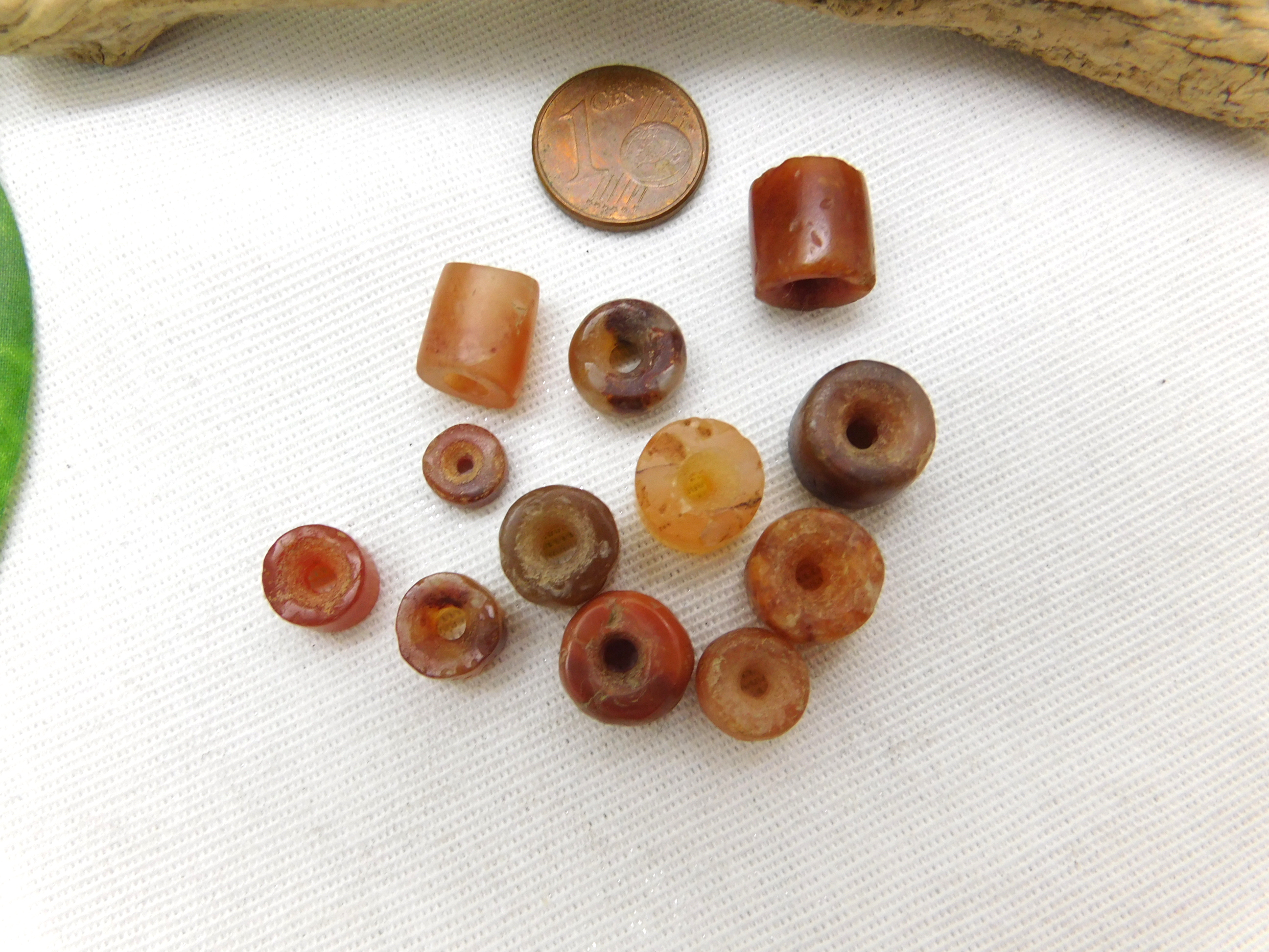 antike Karneol Steinperlen aus der Sahara - 12 Perlen