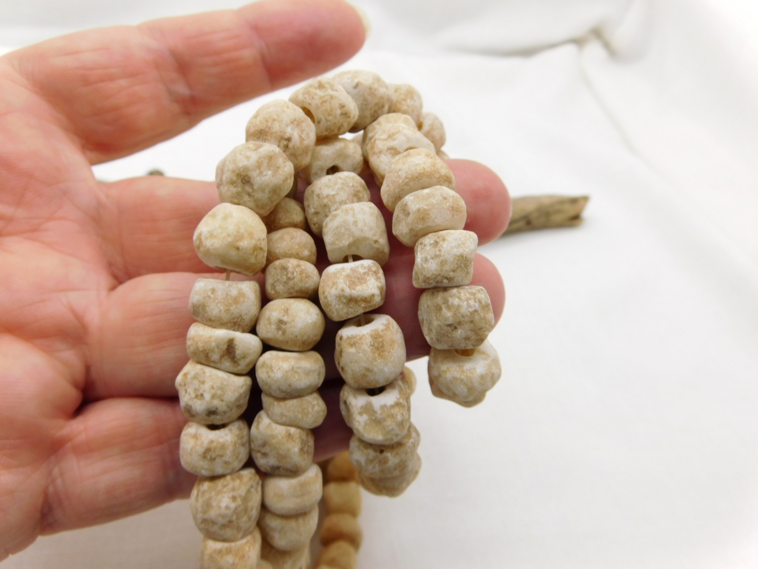 antike fossile Steinperlen aus der Sahara - 66 cm-Strang