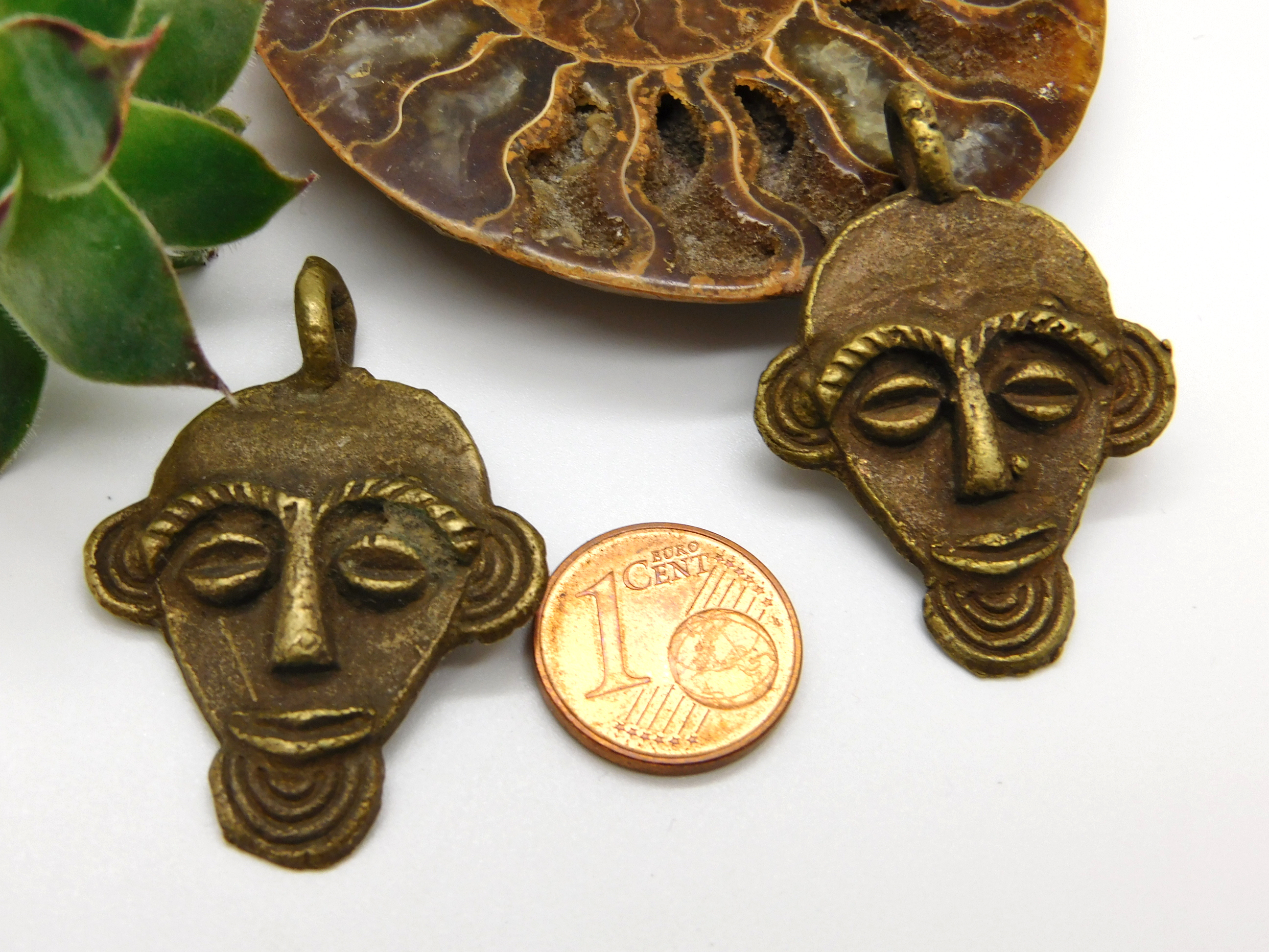 2 handgemachte afrikanische Bronze-/Messing-Anhänger - Masken