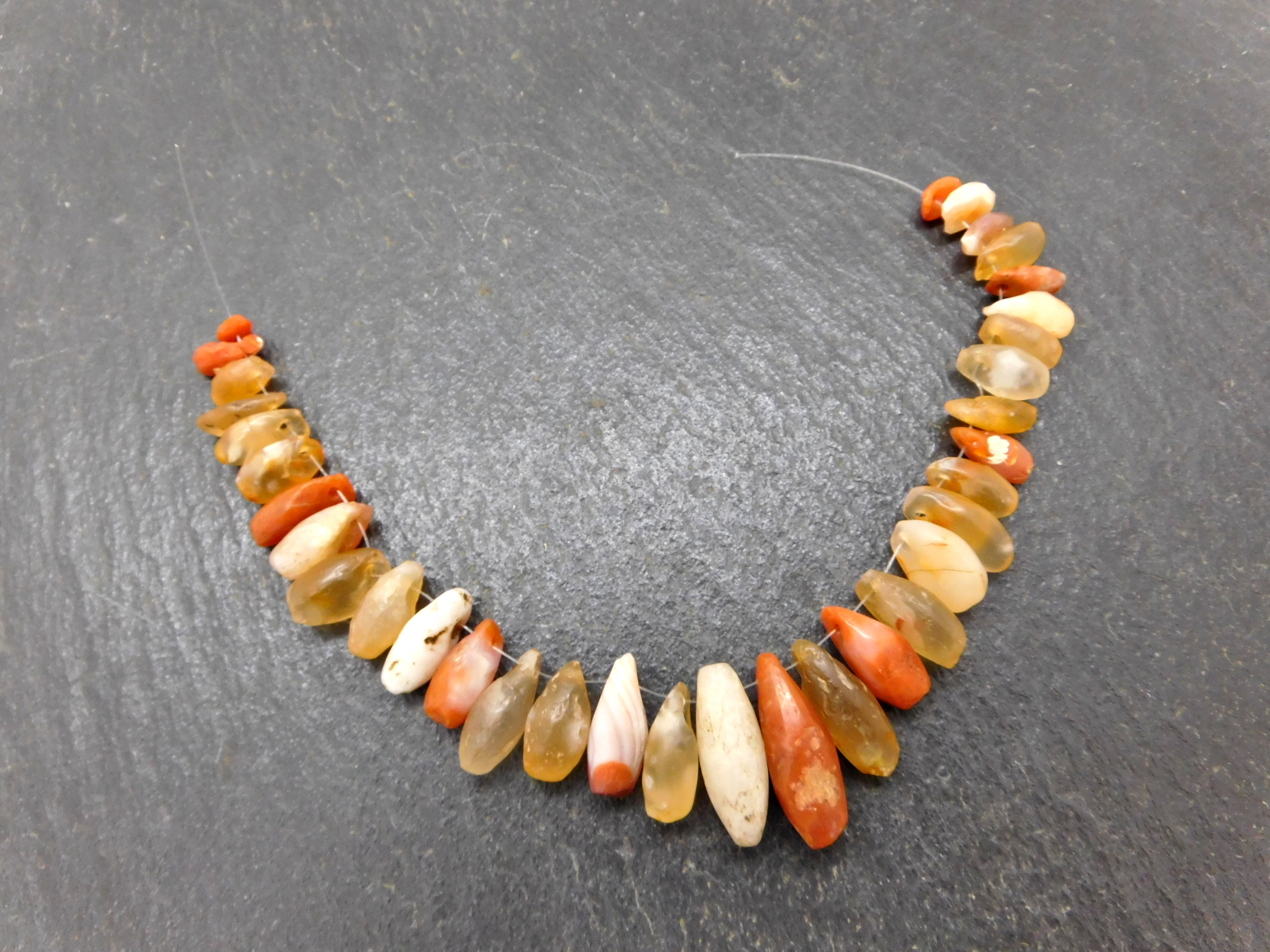 small stone pendants from Sahara desert, very rare, teeth, teardrops - quartz, jasper, agate, carnelian