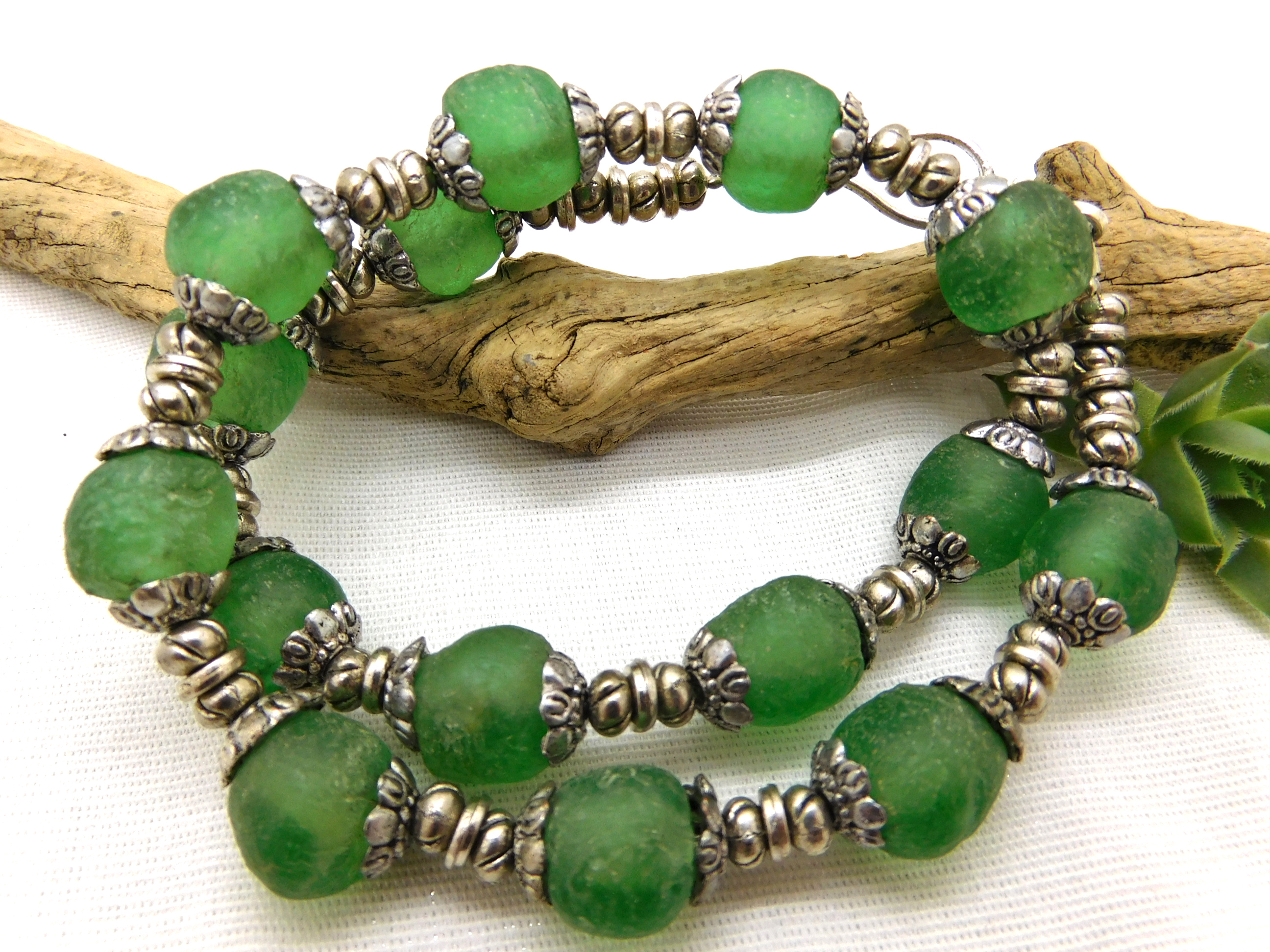 Halskette - afrikanische Recyclingglas-Perlen - grün, silbern