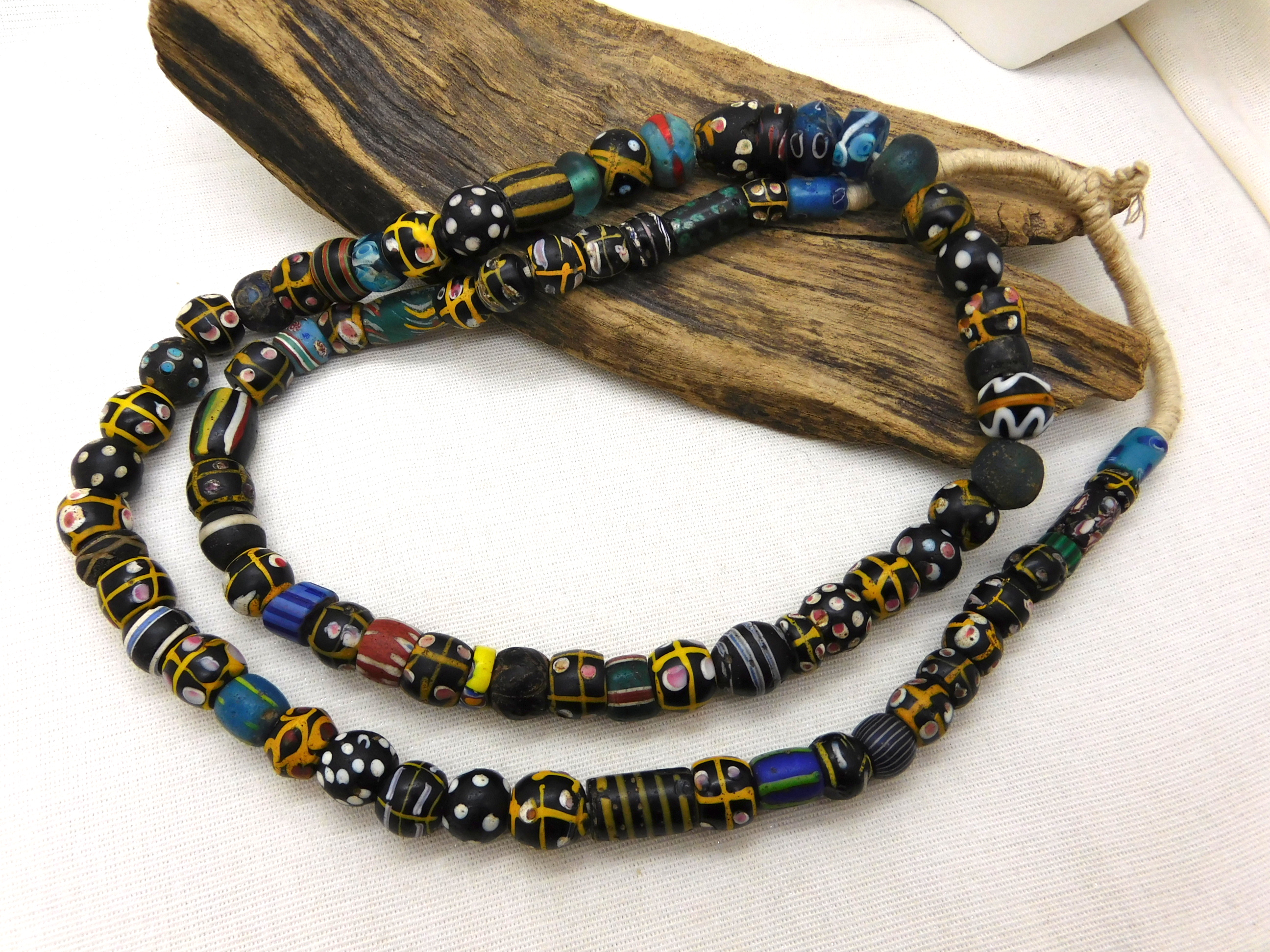 venetian tradebeads from Africa, Skunk beads, eye beads full strand 81 beads
