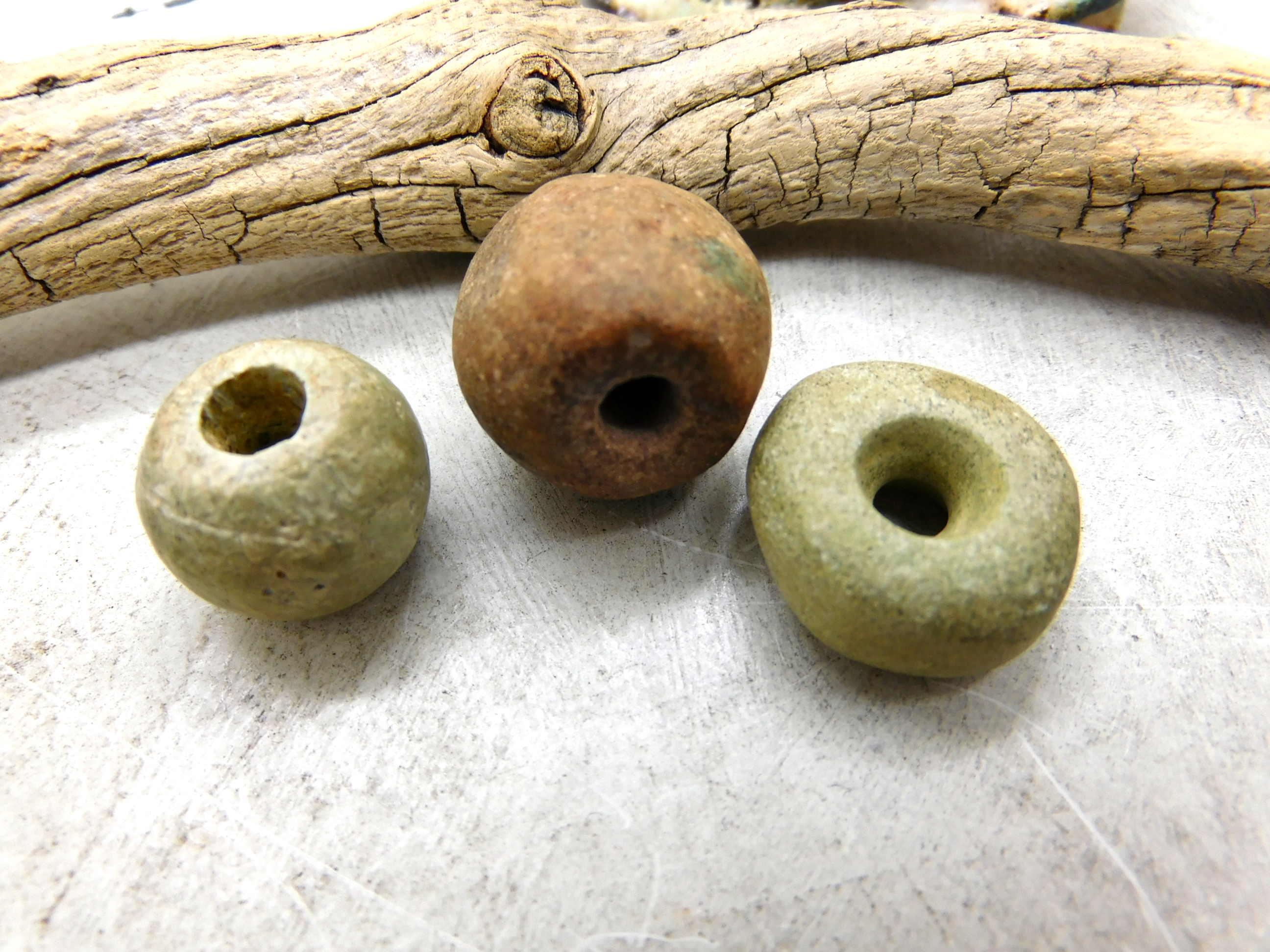 3 antike Stein-Perlen aus der Sahara - authentisch