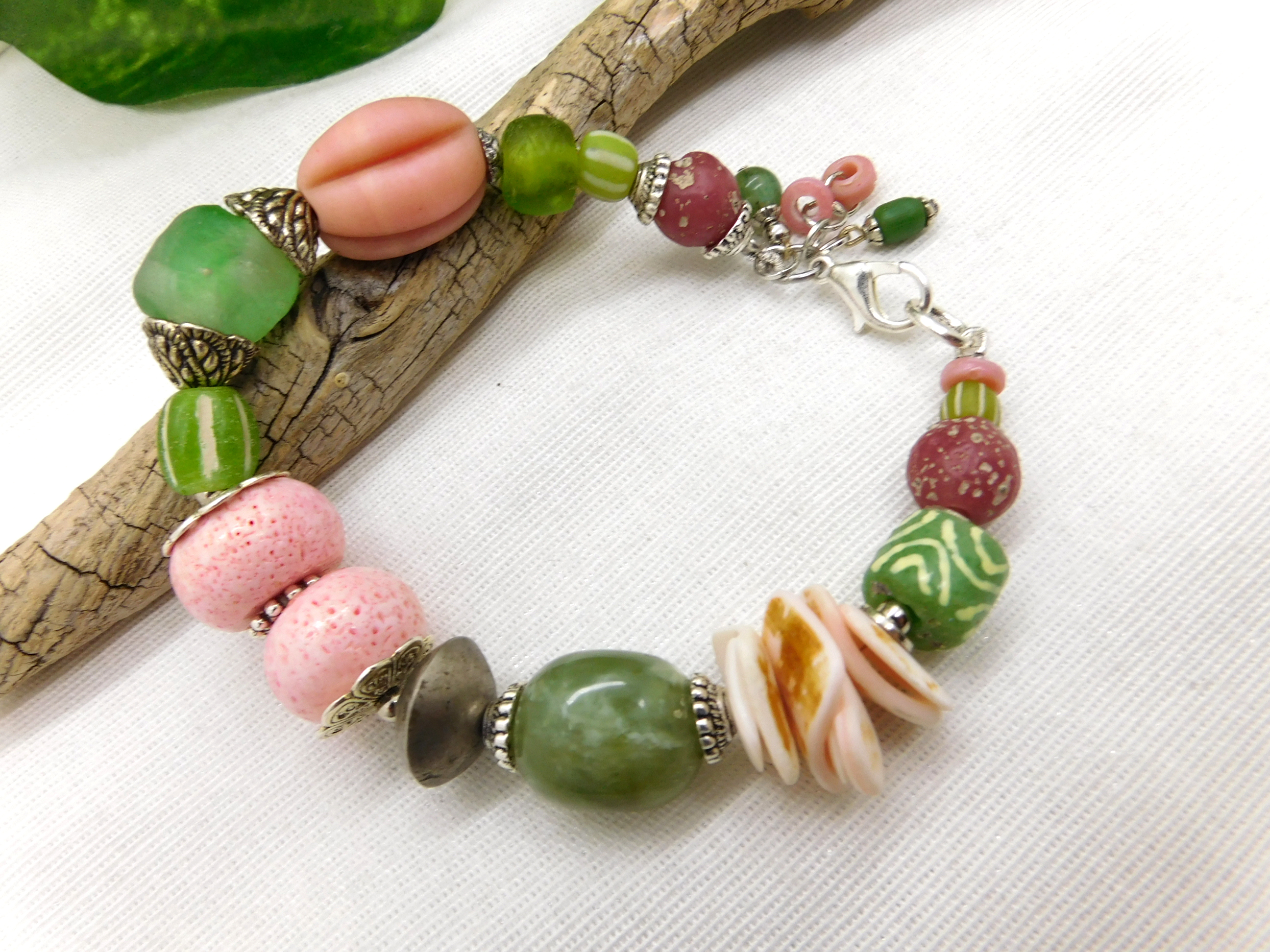 Armband "Frühling" mit grün-rosa Perlenmix