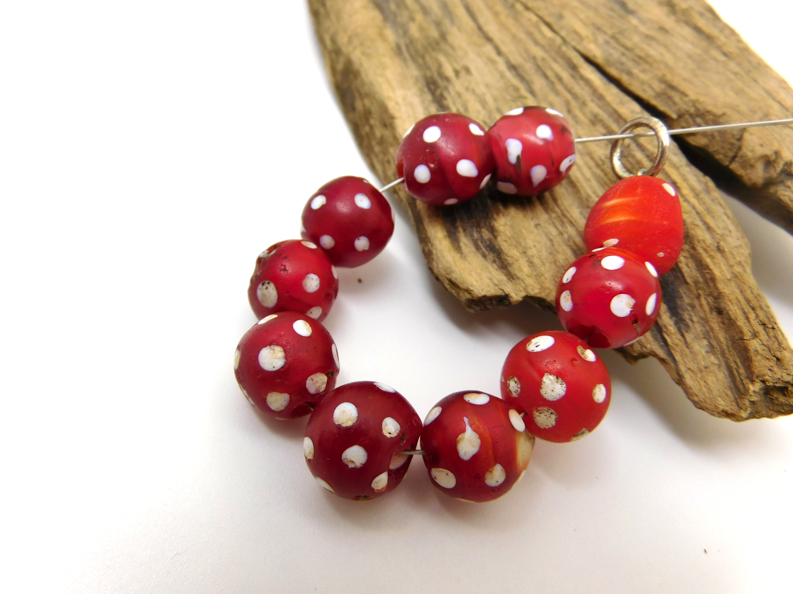 10 rote Skunk Beads - alte venezianische Glasperlen - Handelsperlen