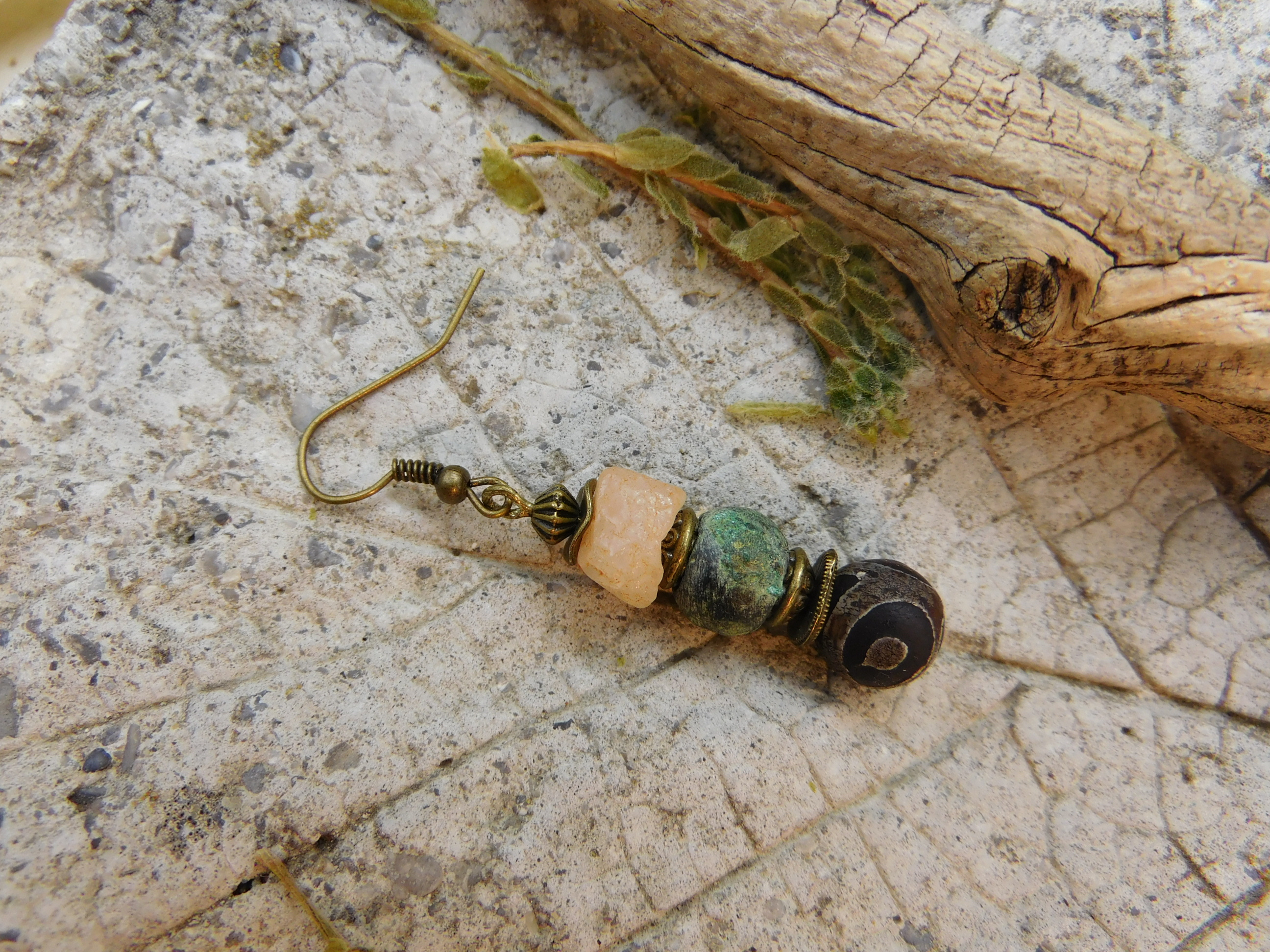 Wikinger-Ohrring, Kelten, mit antikem Grünspan-Metall, Quarz und geätztem Achat