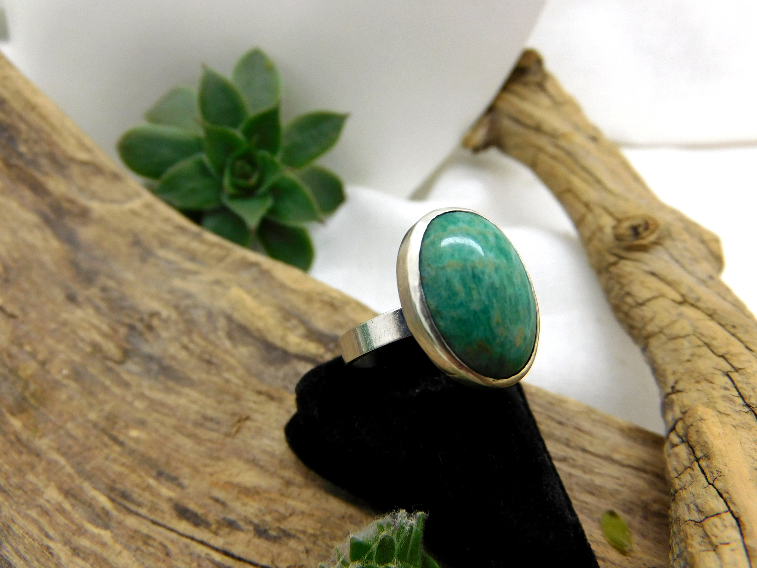 Amazonite ring in hand smithed Sterlingsilver setting - oval