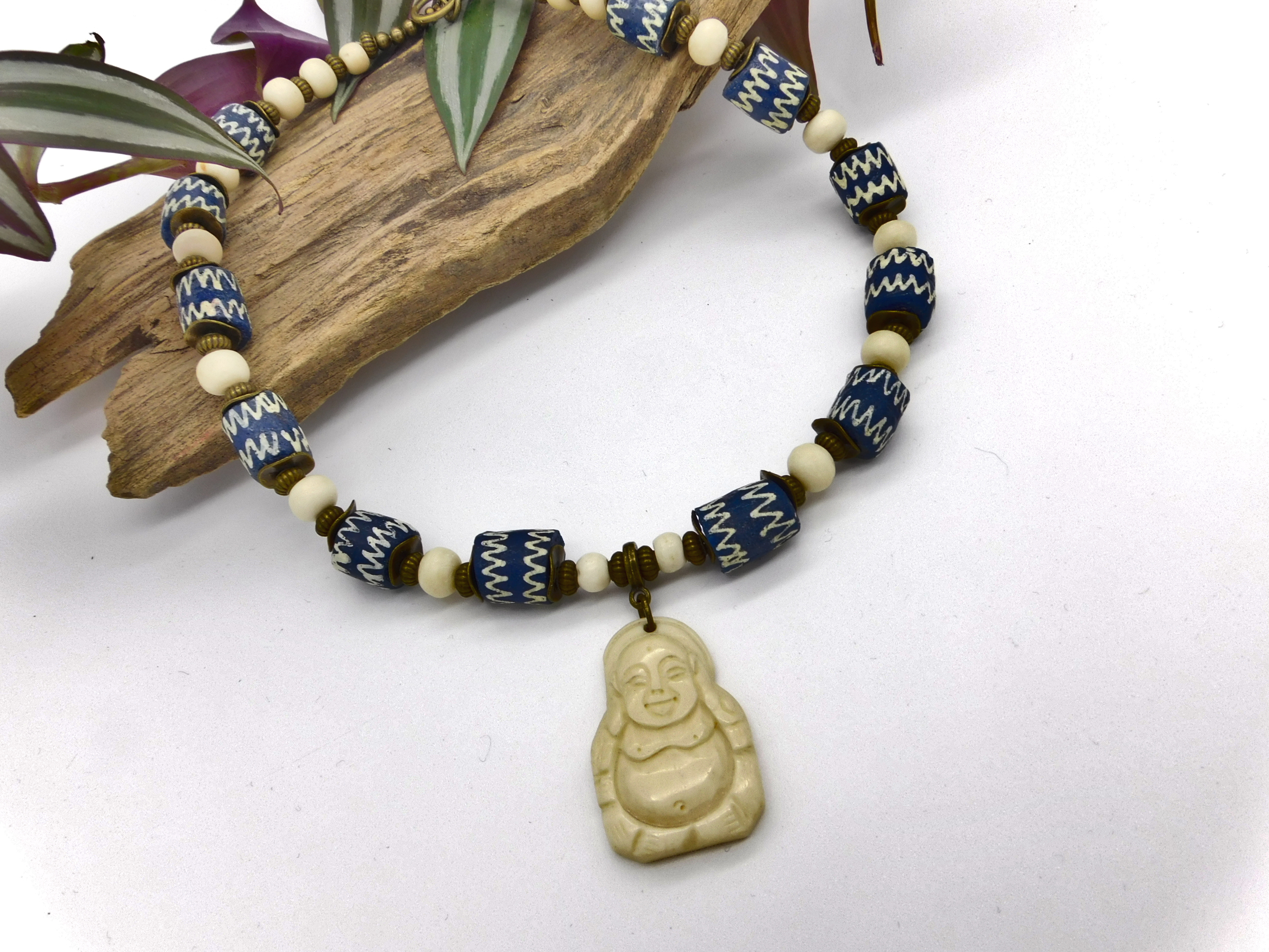 Buddha-necklace with powderglass beads and bone