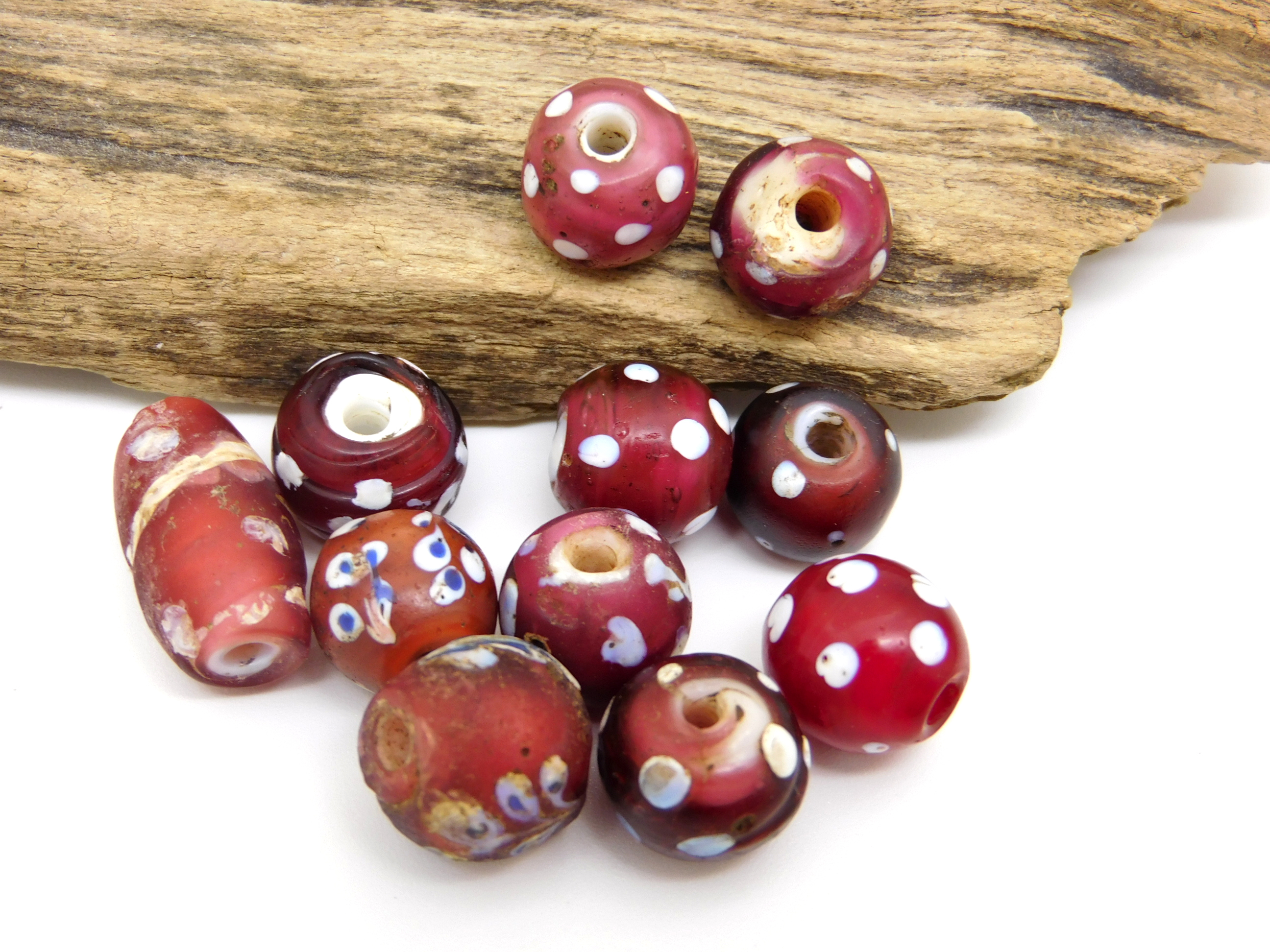 11 rote Skunk Beads - alte venezianische Glasperlen - Handelsperlen