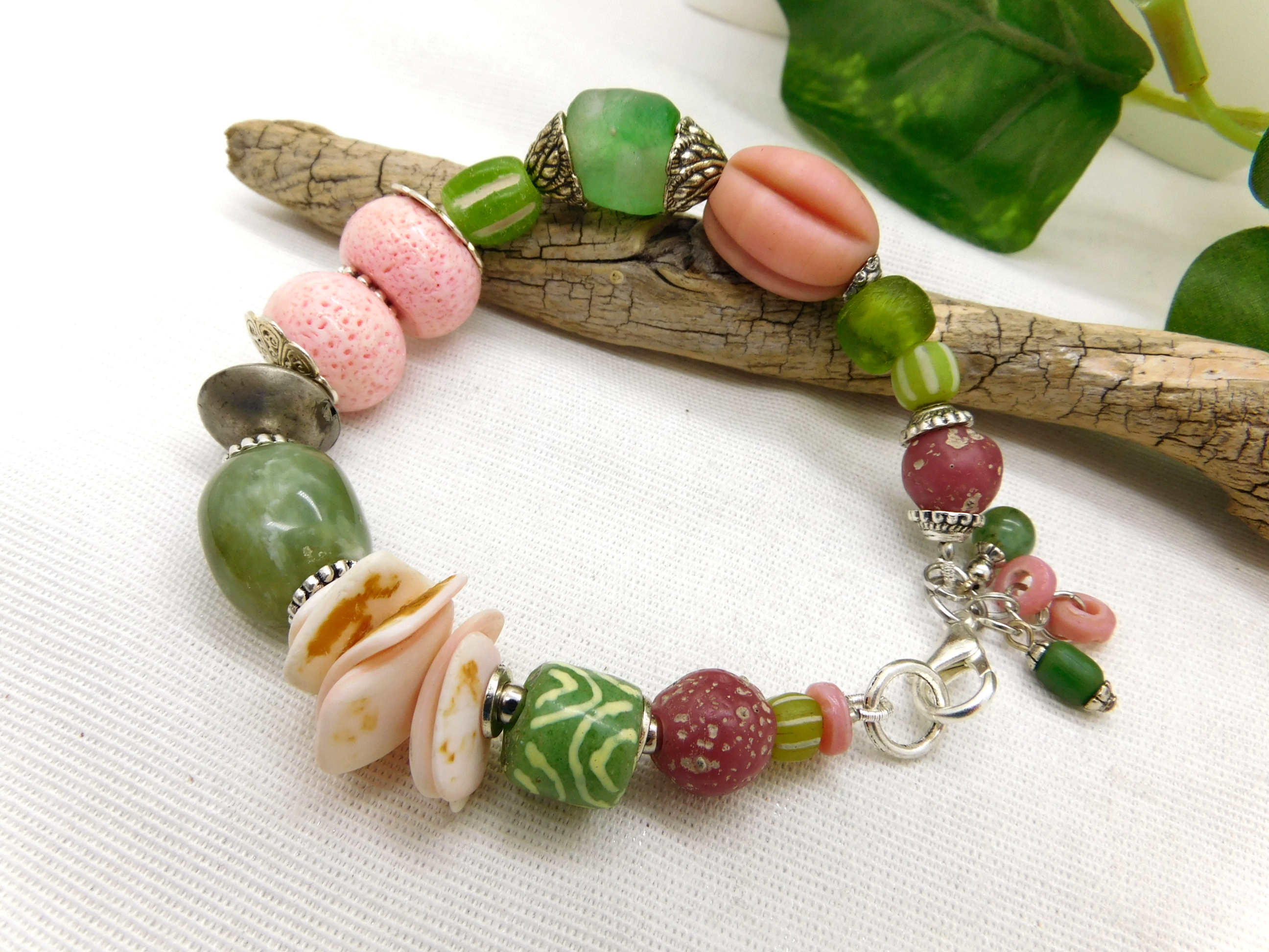 Armband "Frühling" mit grün-rosa Perlenmix