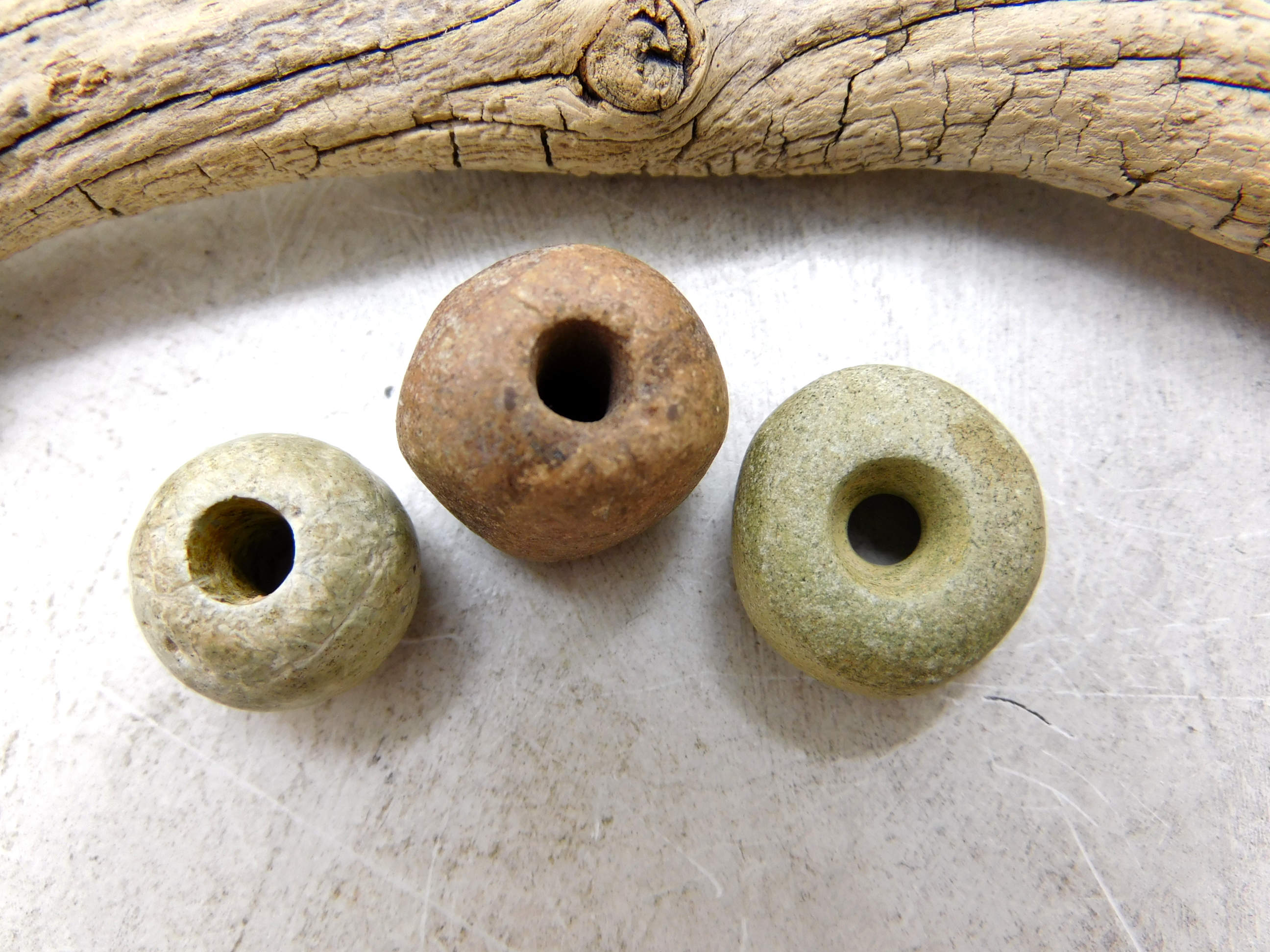 3 antike Stein-Perlen aus der Sahara - authentisch