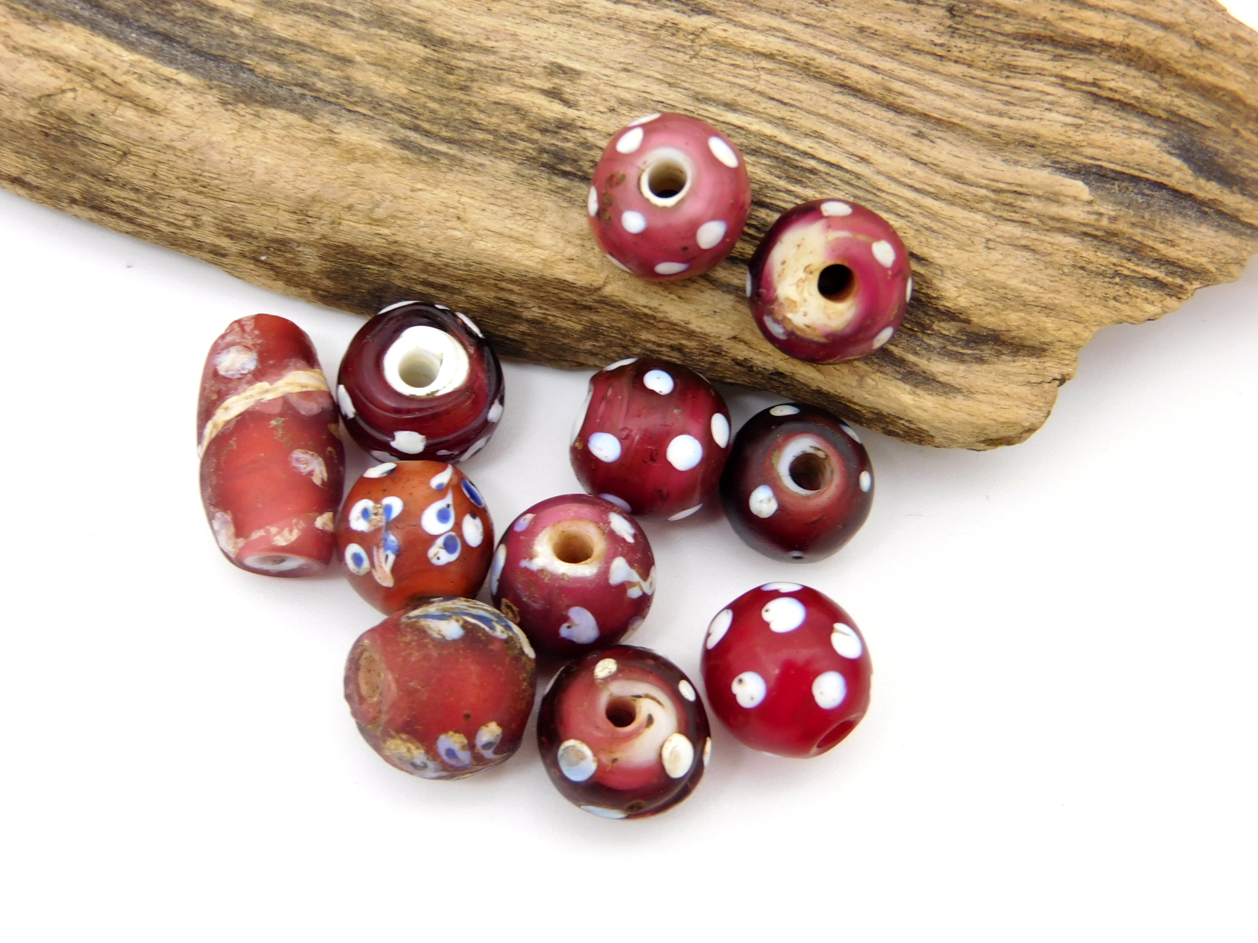11 rote Skunk Beads - alte venezianische Glasperlen - Handelsperlen