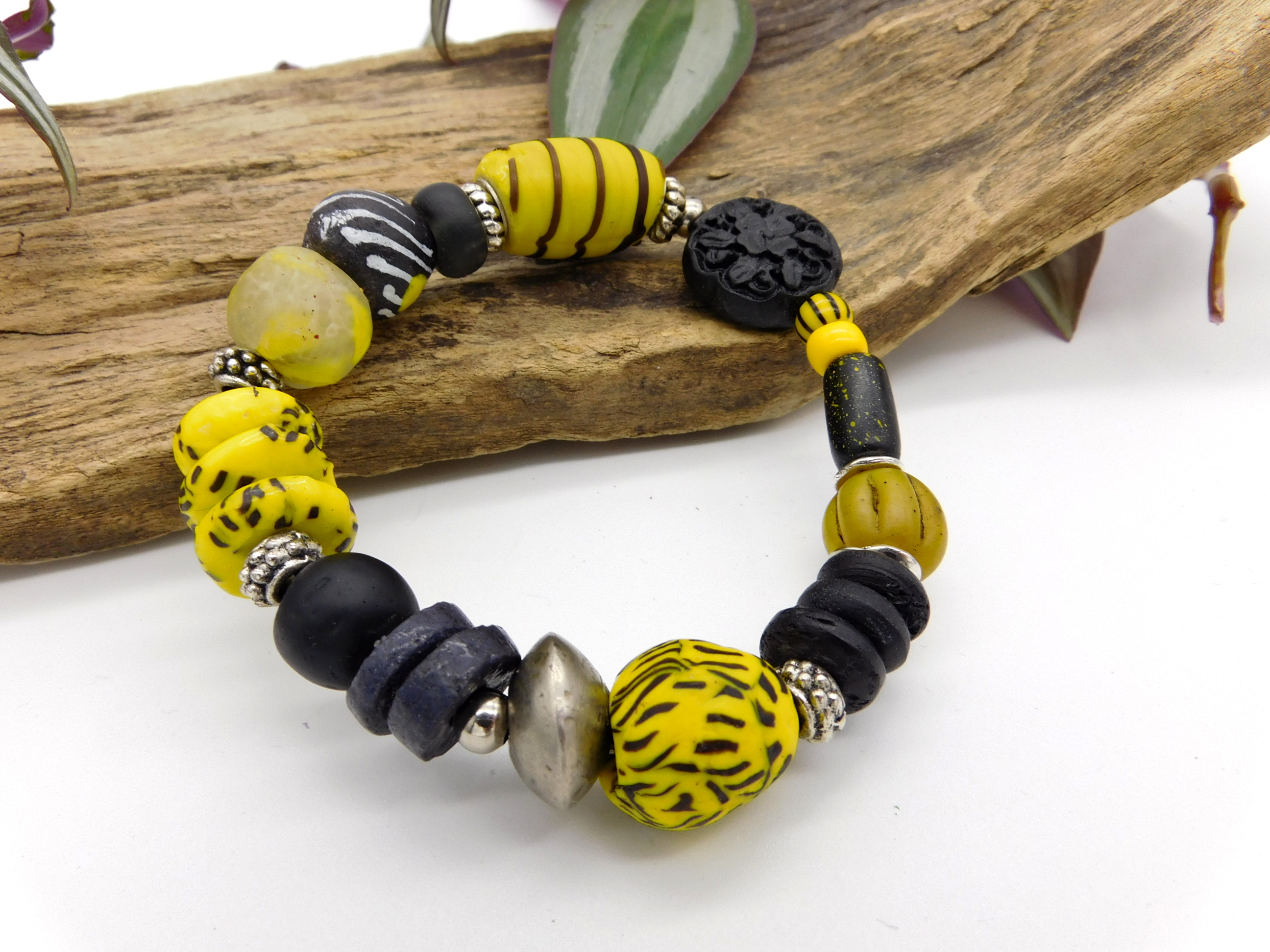 afrikanisches Armband elastisch - Perlenmix gelb und schwarz