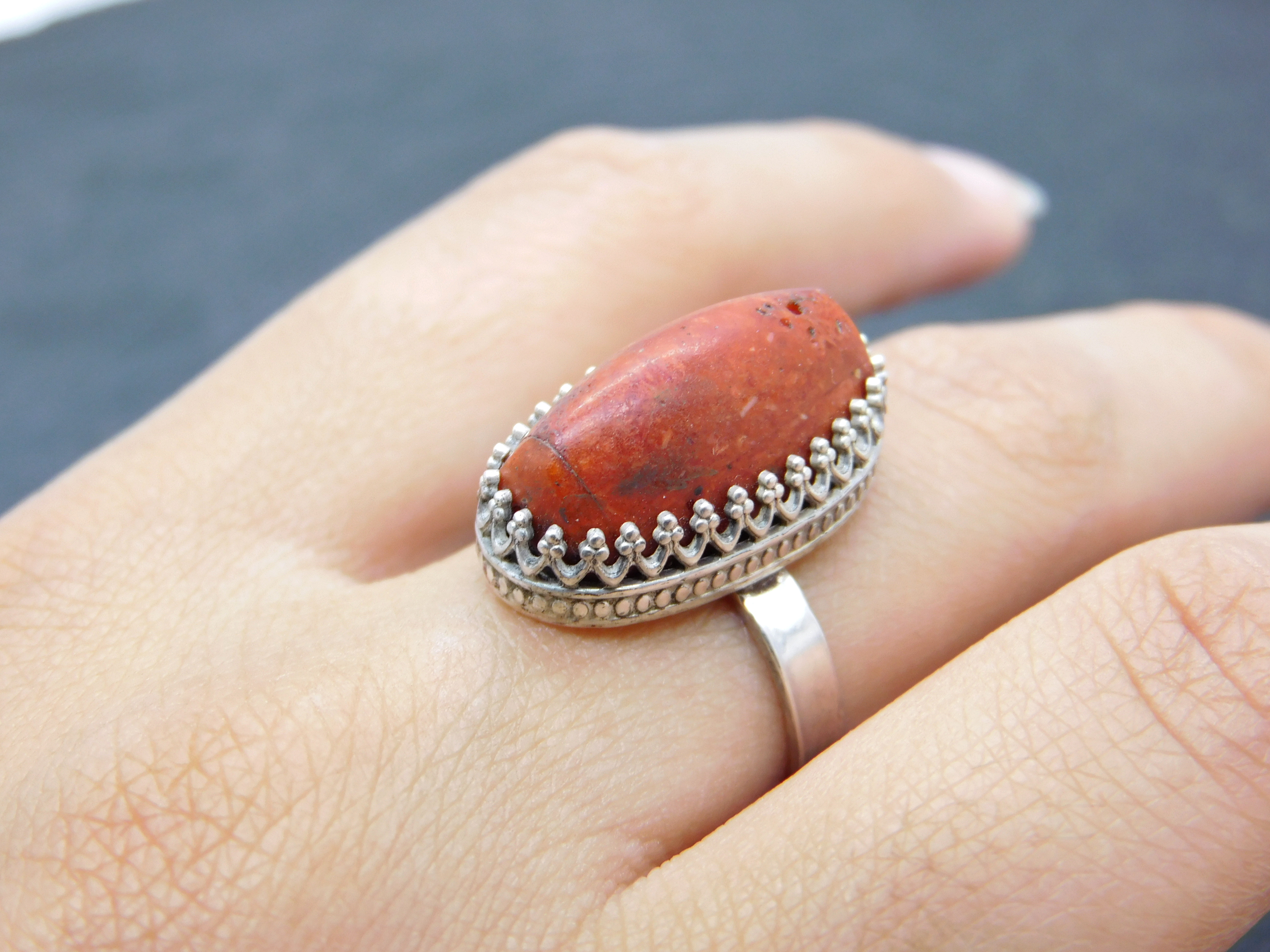Sponge coral ring in hand forged decorative setting - Sterlingsilver