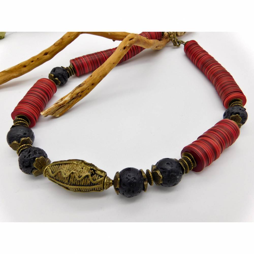 Afrikanische Halskette mit Lava, alten Bakelit-Scheiben und antiker Bronze-Perle