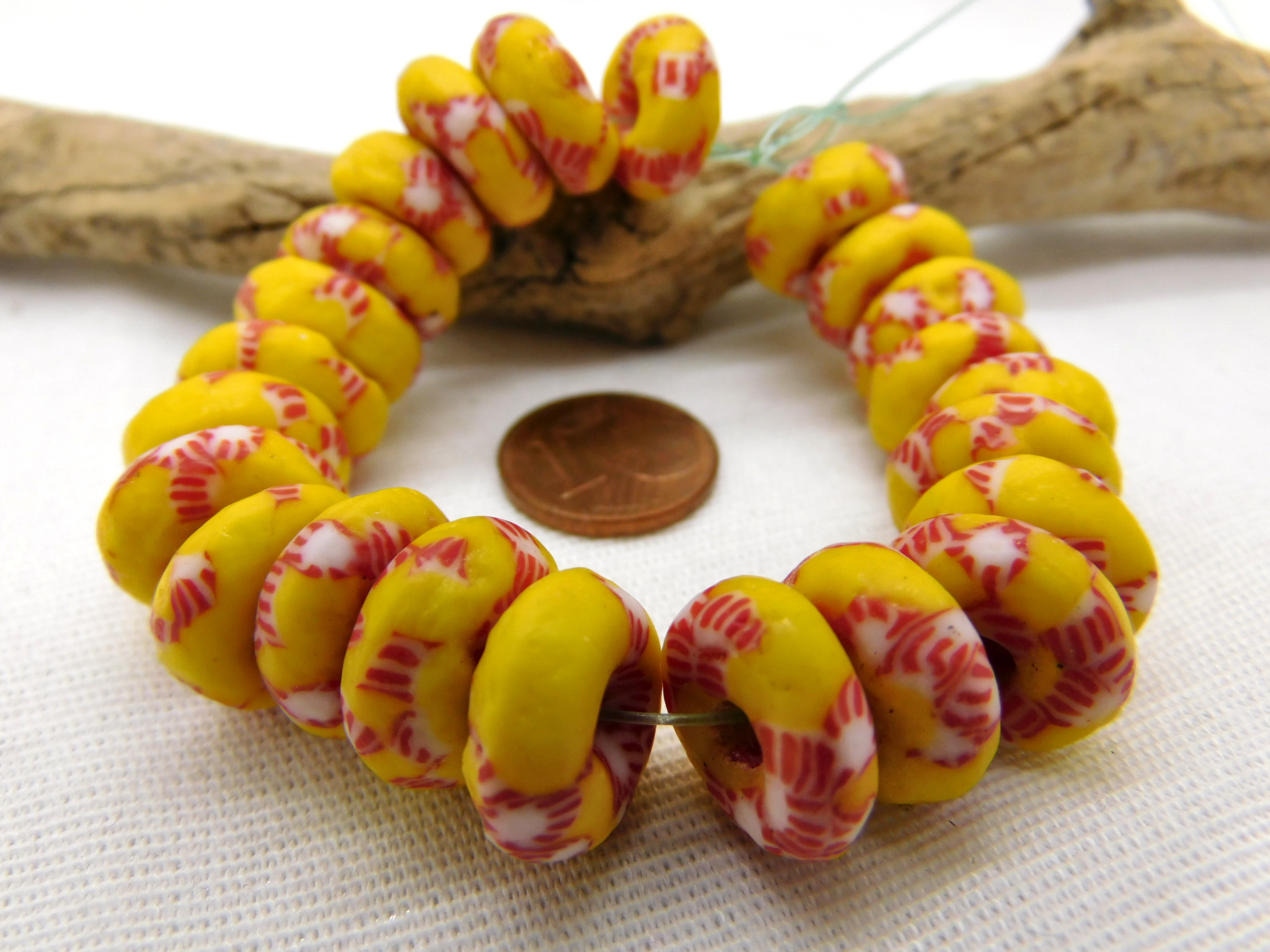 23 recycled Beads Rondelle - Krobo - Gelb, Rot, Weiß - ca.14x6mm