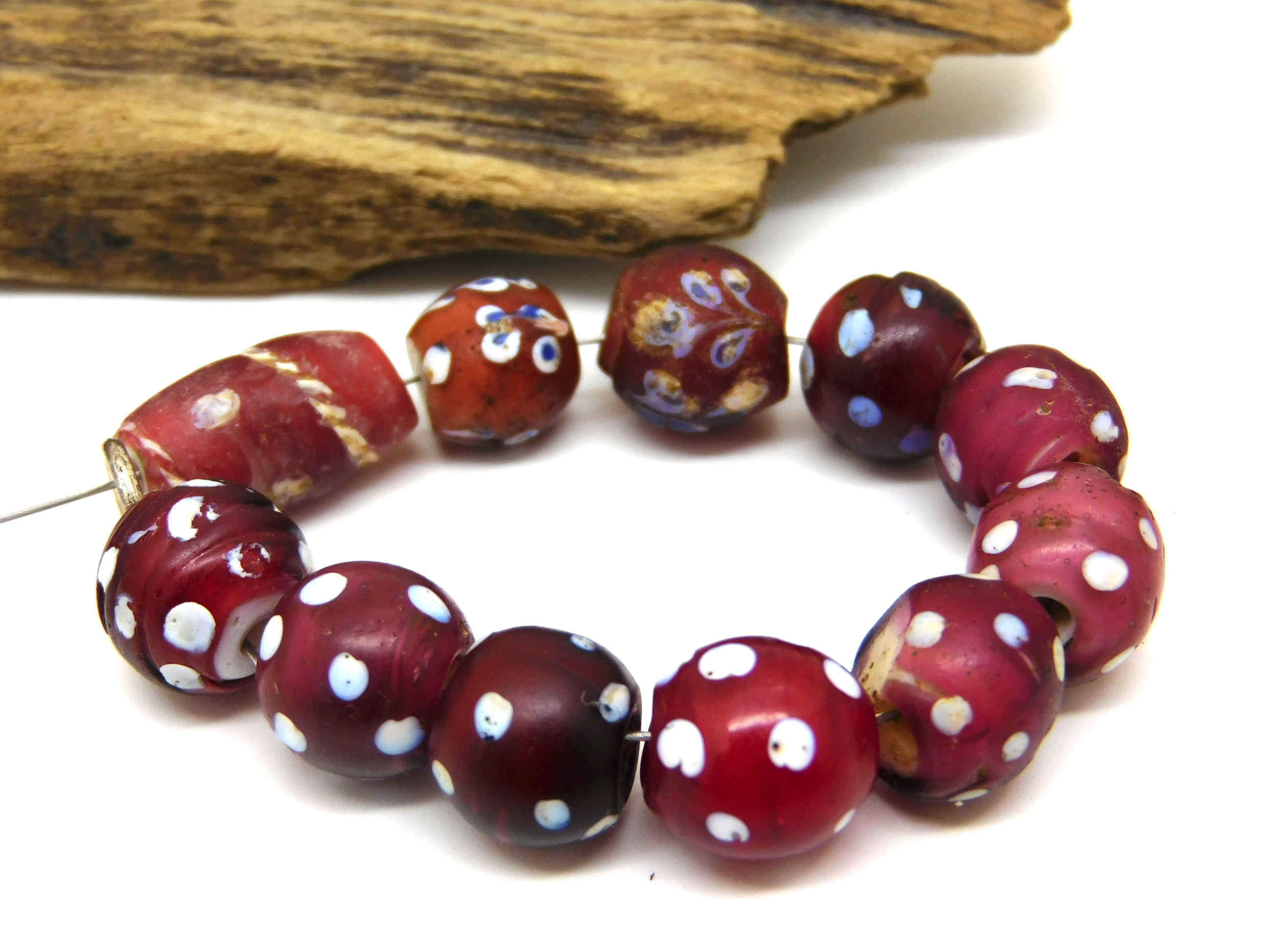 11 rote Skunk Beads - alte venezianische Glasperlen - Handelsperlen