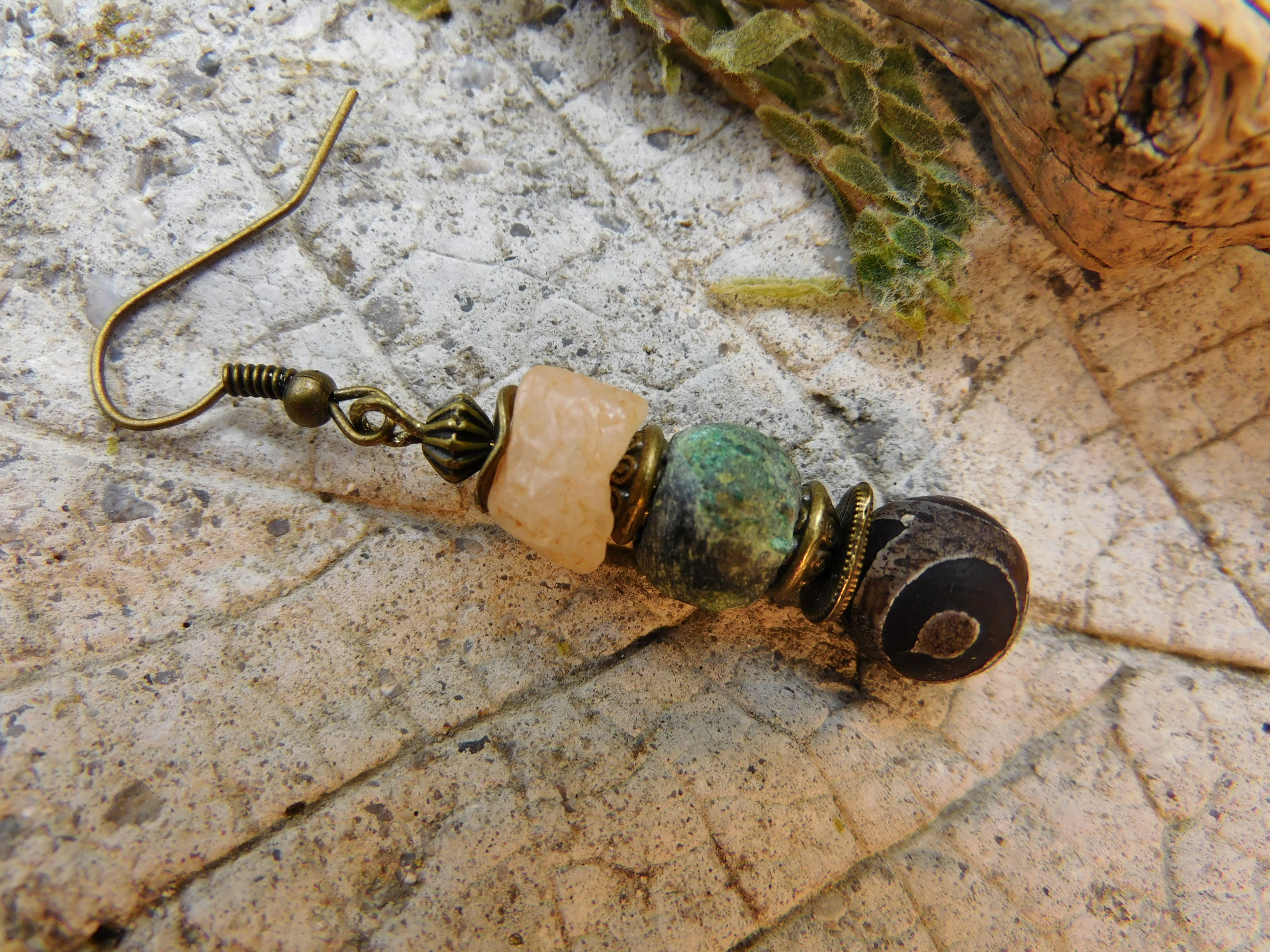 Wikinger-Ohrring, Kelten, mit antikem Grünspan-Metall, Quarz und geätztem Achat