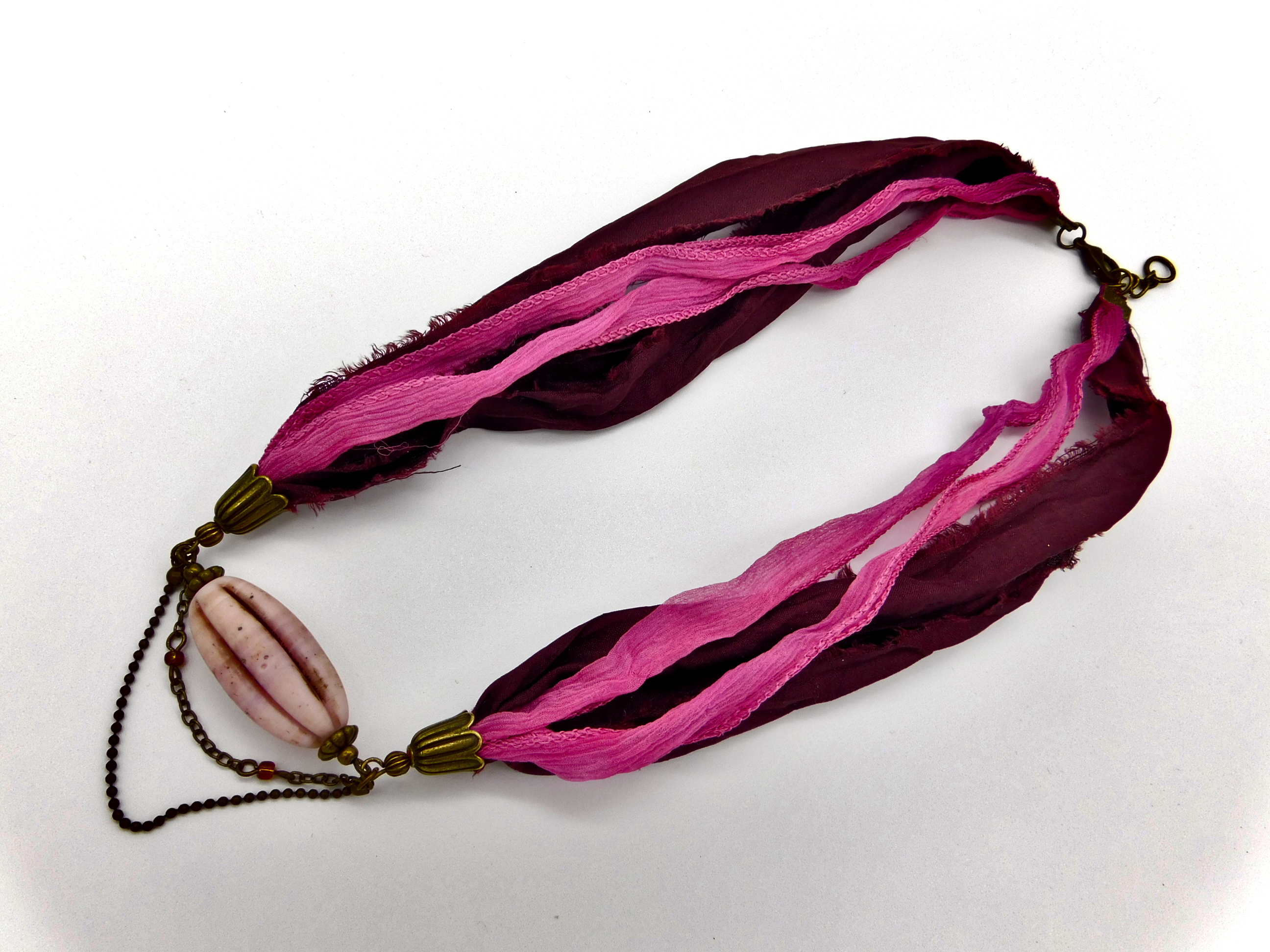 Halskette mit Sari Seidenband - dunkelrot, rosé