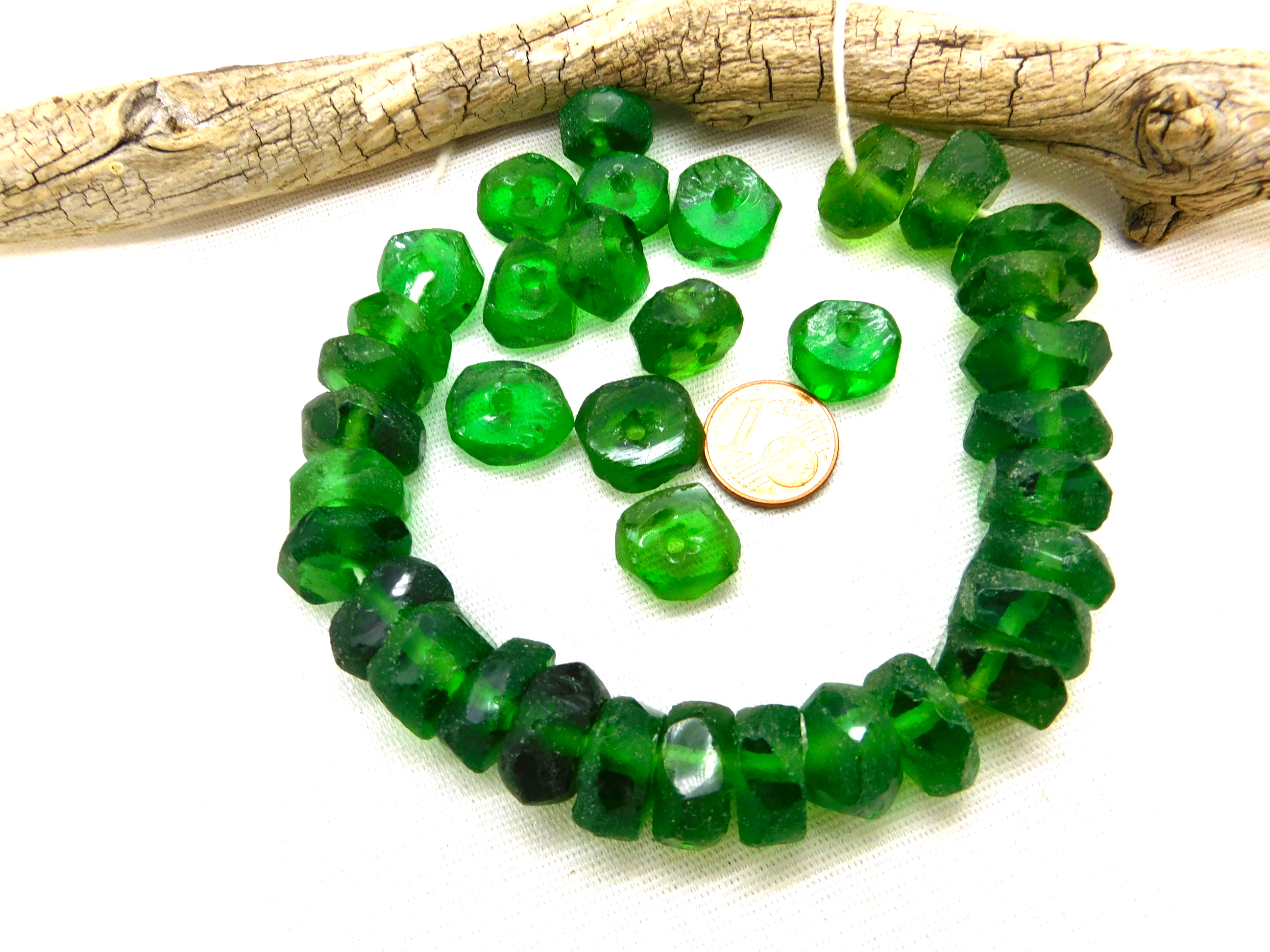 Strang 70 cm gestreifte böhmische Glas Perlen grün 8 mm 
