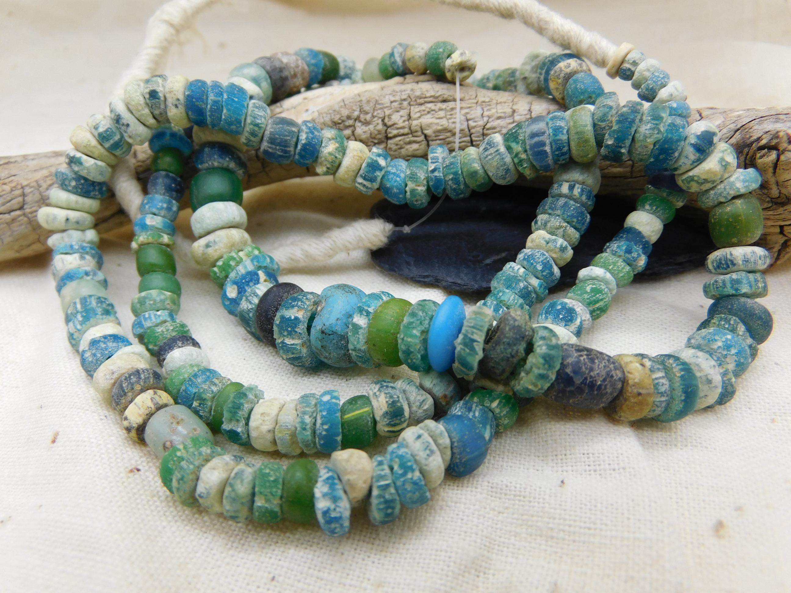 antike rustikale Nila Glasperlen aus Mali - Nila-Perlen - ca. 62cm
