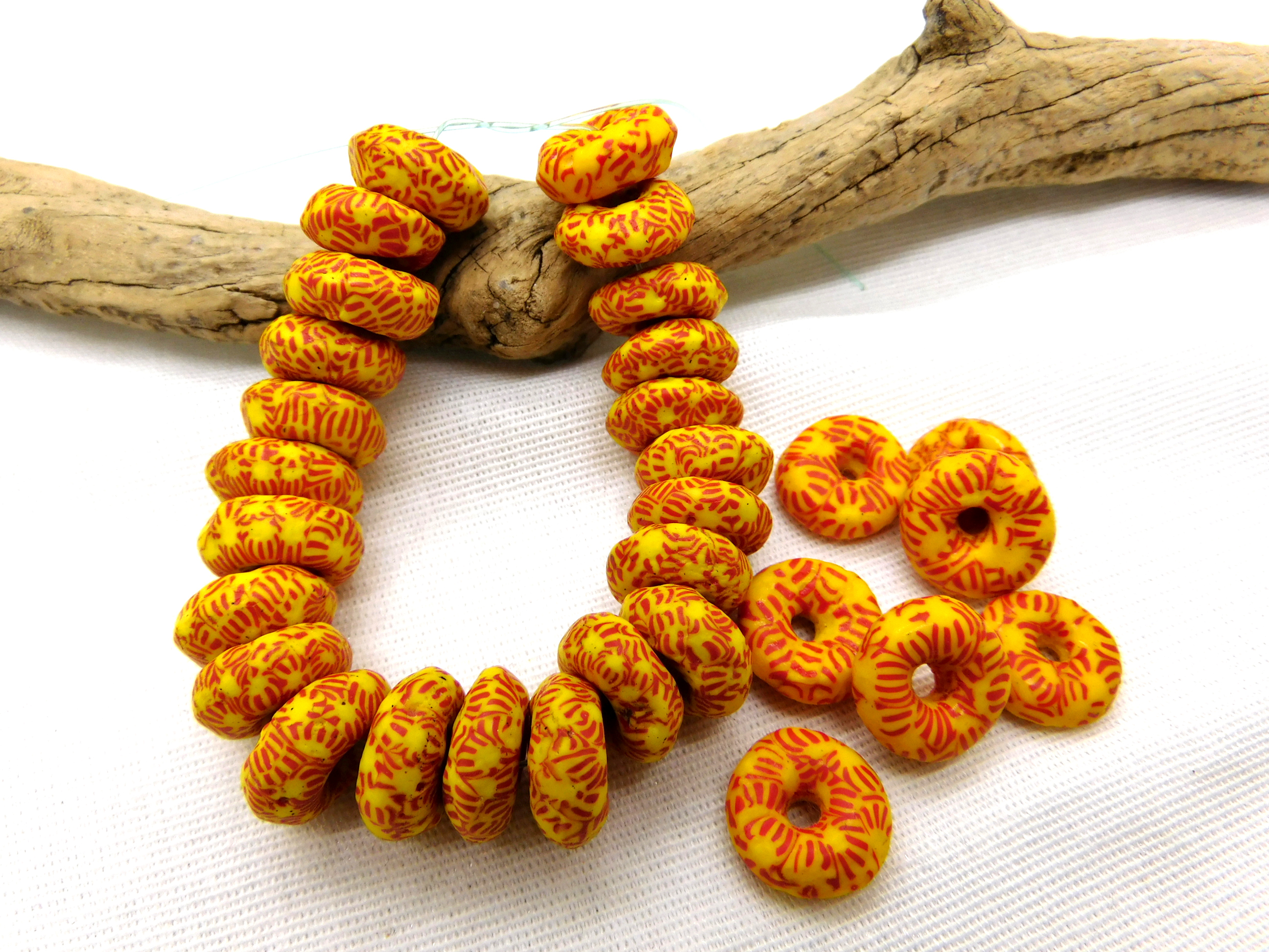 30 Krobo recycled Beads Rondelle - Gelb, Rot - 14x6mm 