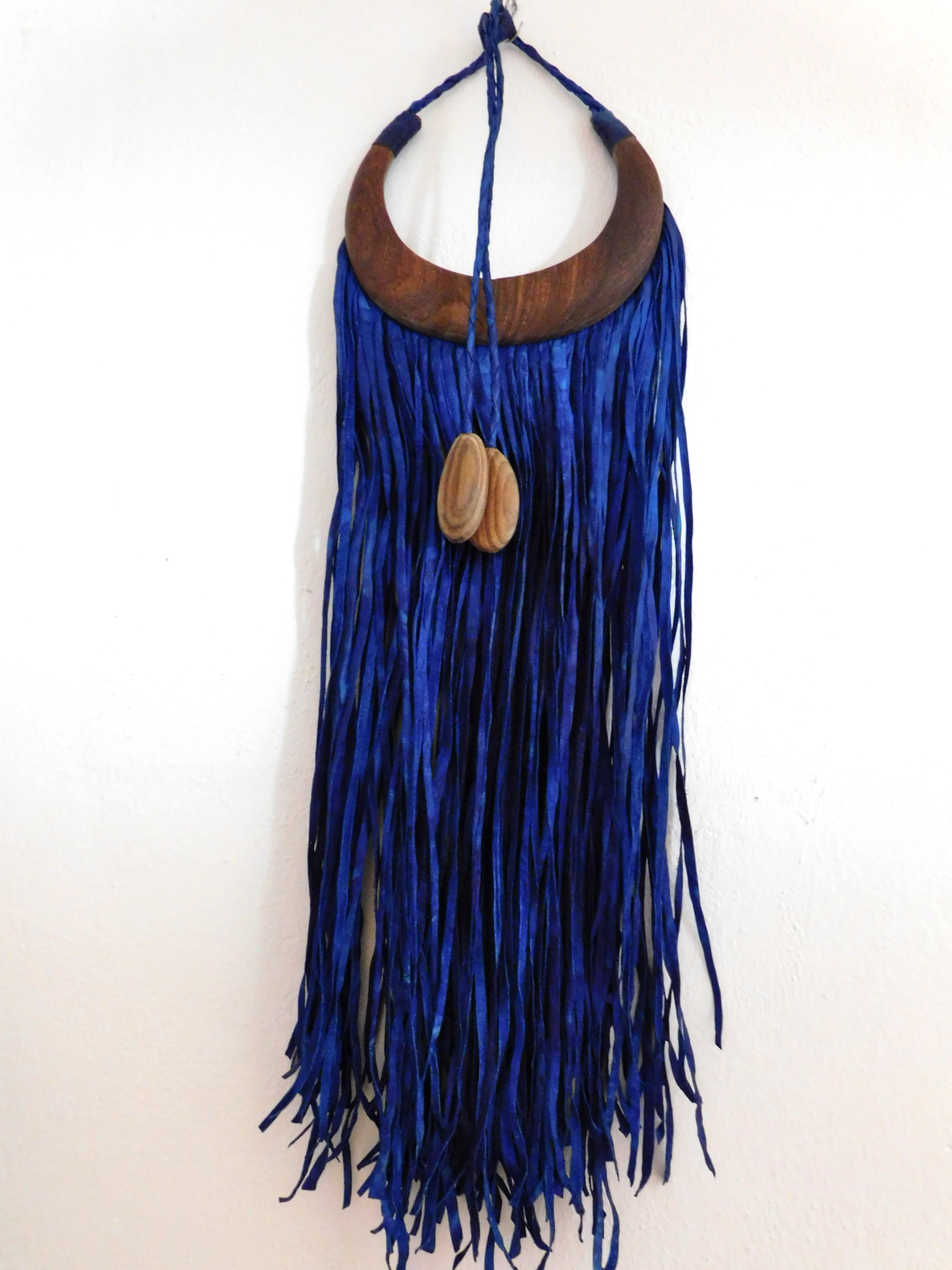 afrikanische Dekoration aus Leder und Holz, Halskette - blau