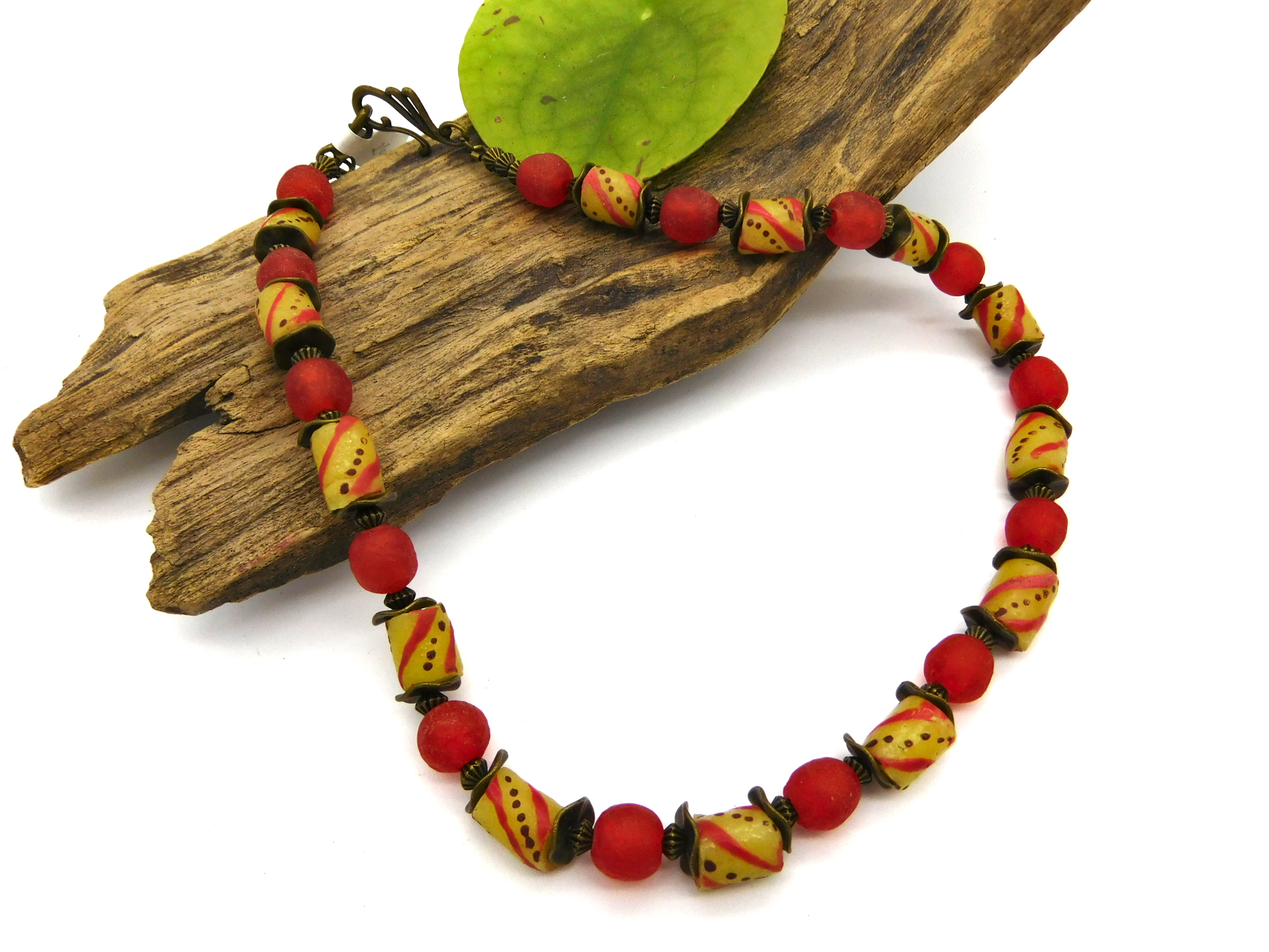 afrikanische Halskette aus Recyclingglas, gelb rot