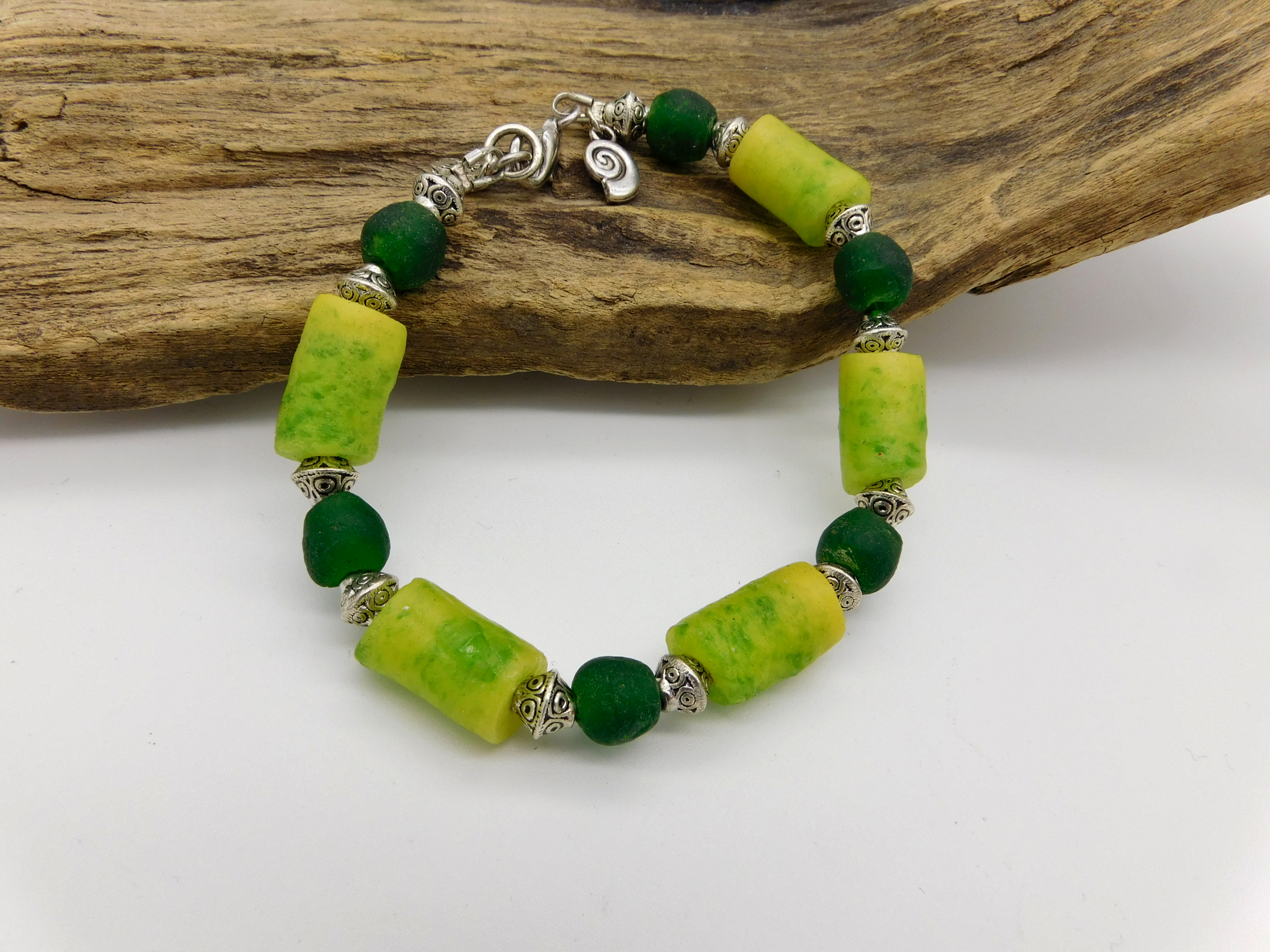 afrikanisches Armband - Krobo-Recyclingglas-Perlen - grün, gelb