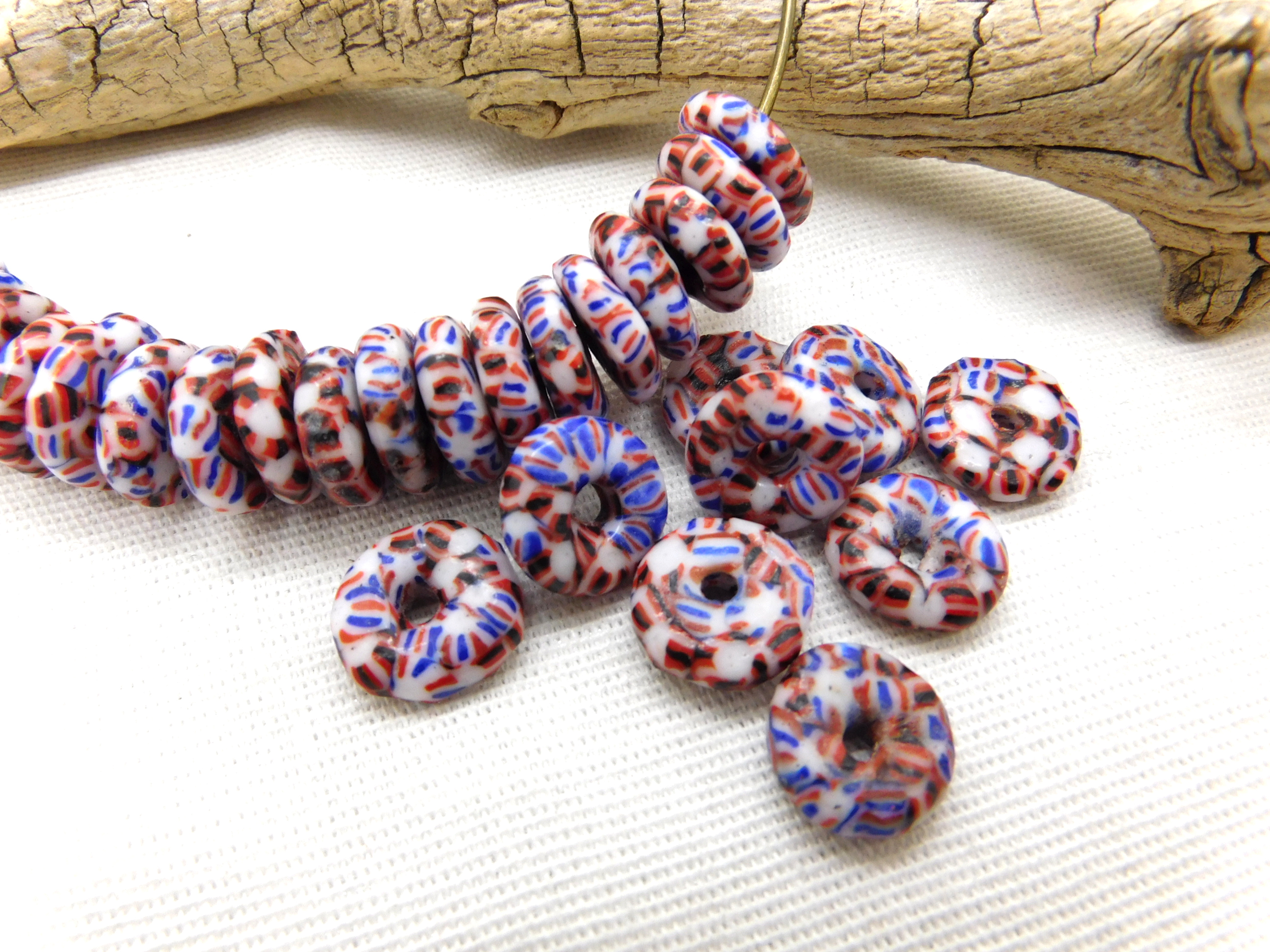 30 recycled Beads Rondelle - Krobo - Weiß, Blau, Rot - 10x4mm
