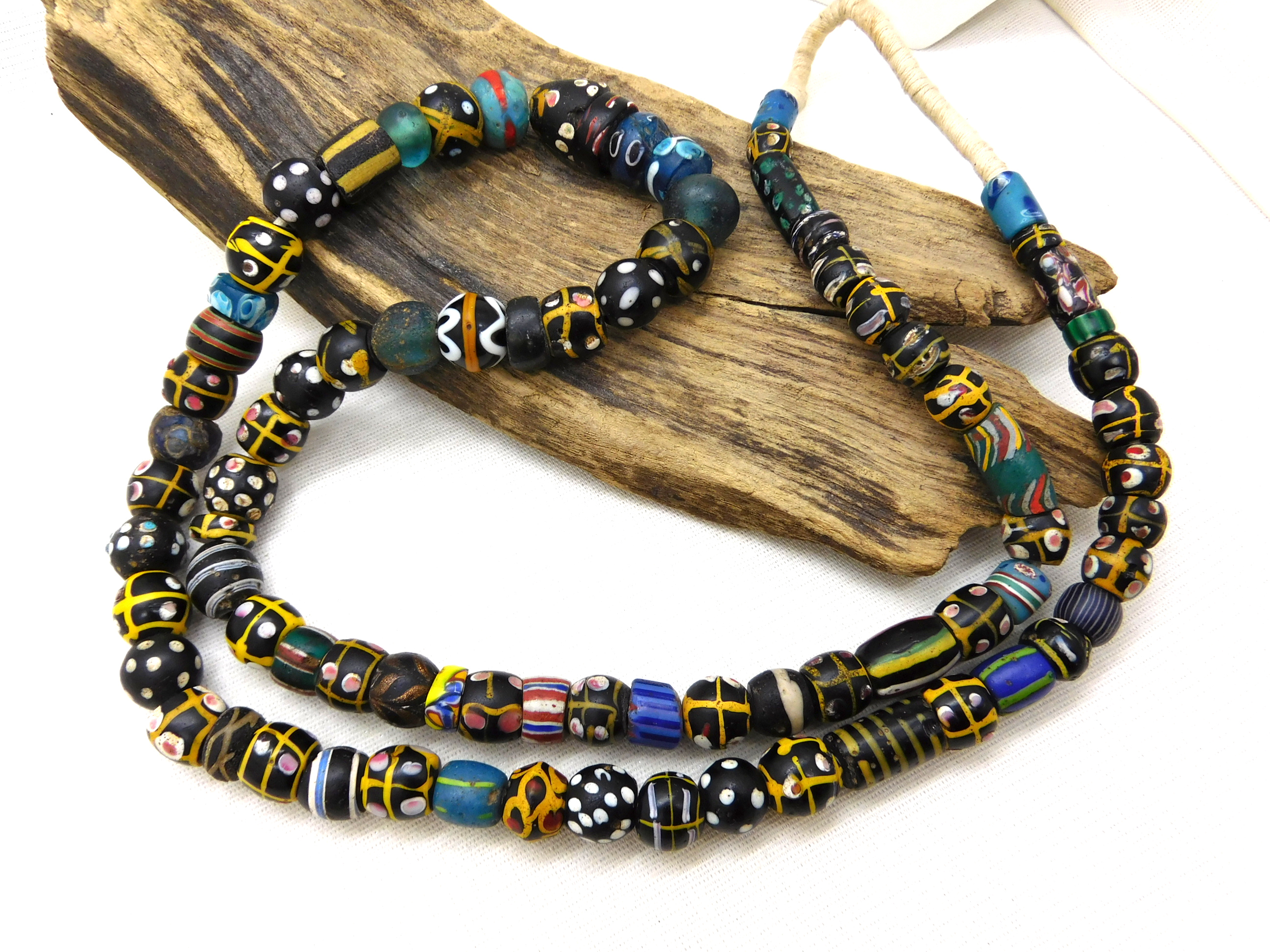 venetian tradebeads from Africa, Skunk beads, eye beads full strand 81 beads